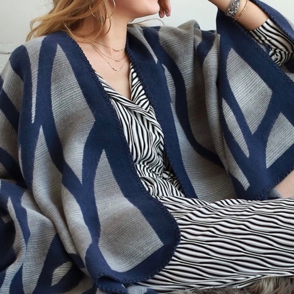 NWT Soft Woven Ruana Poncho Wrap - Picture 4 of 7